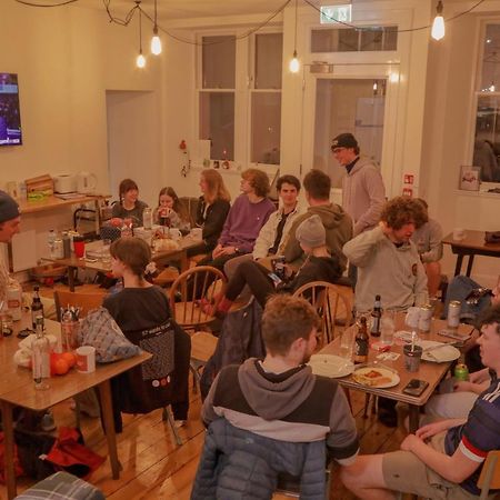 The Dolphin Inn Hostel Данбар Экстерьер фото