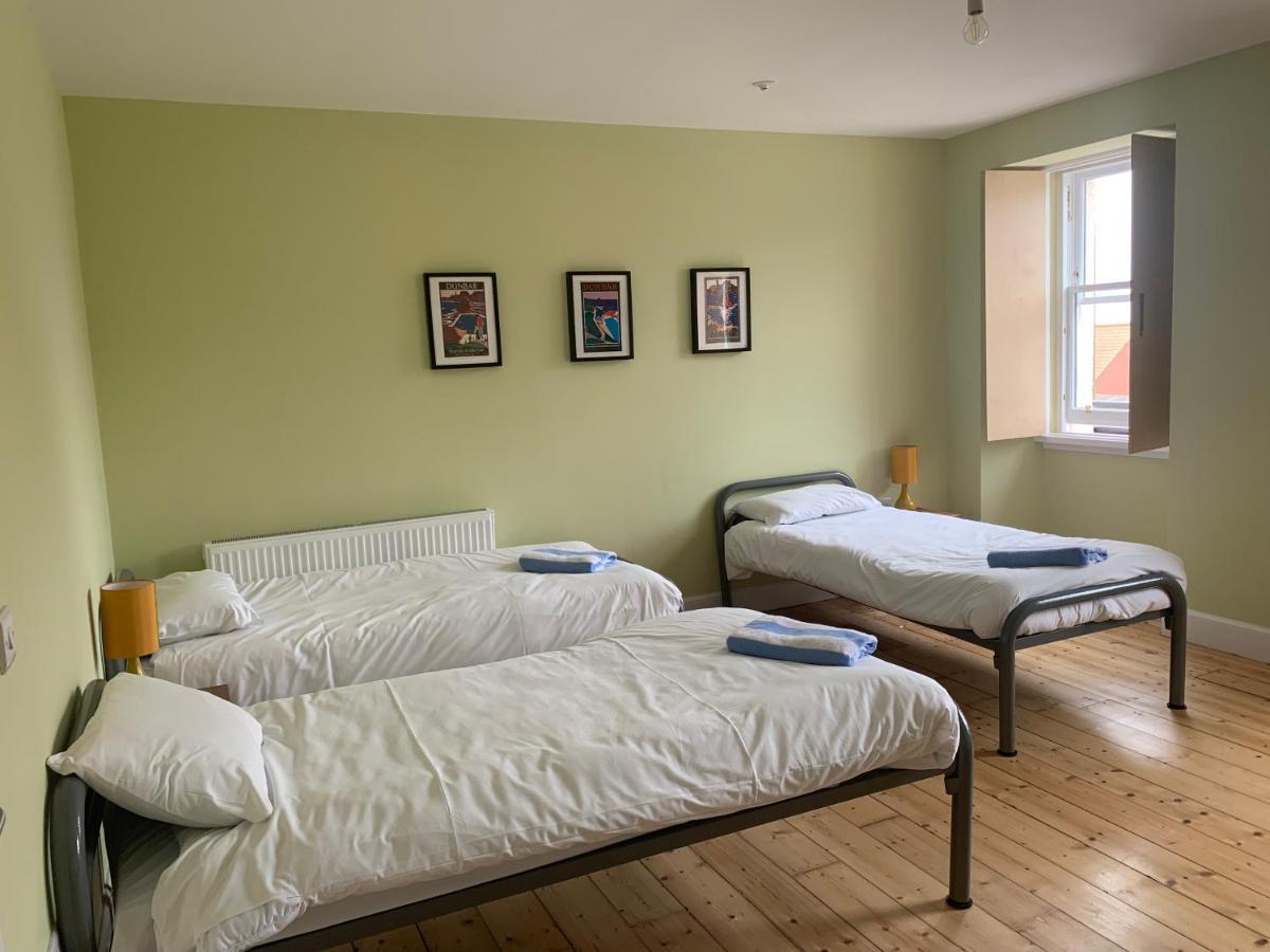 The Dolphin Inn Hostel Данбар Экстерьер фото