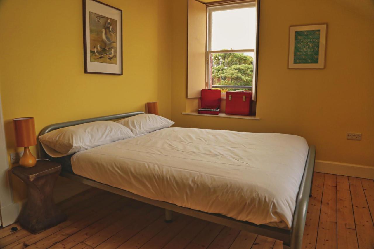 The Dolphin Inn Hostel Данбар Экстерьер фото