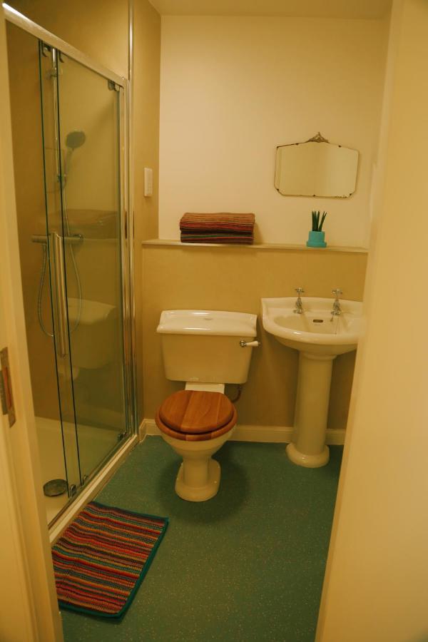 The Dolphin Inn Hostel Данбар Экстерьер фото
