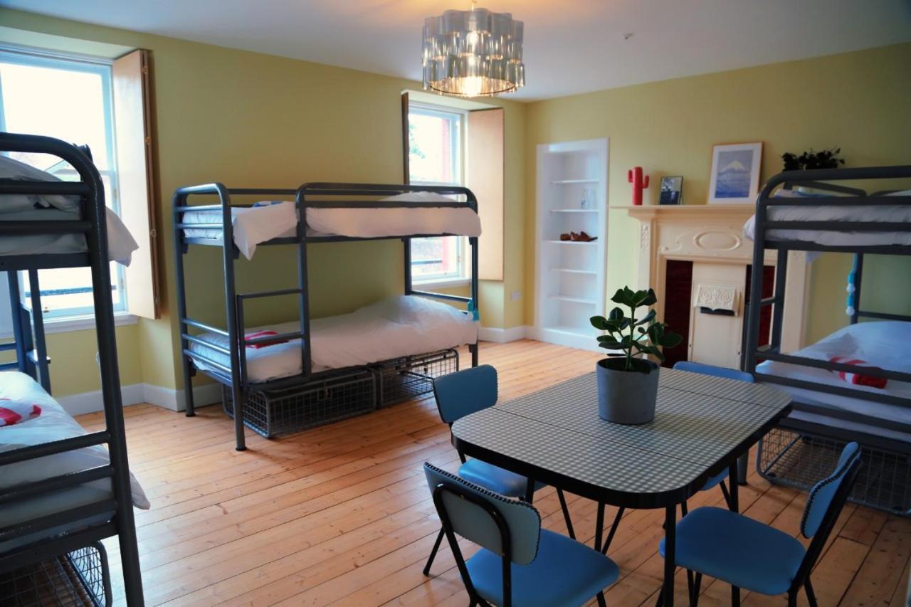 The Dolphin Inn Hostel Данбар Экстерьер фото