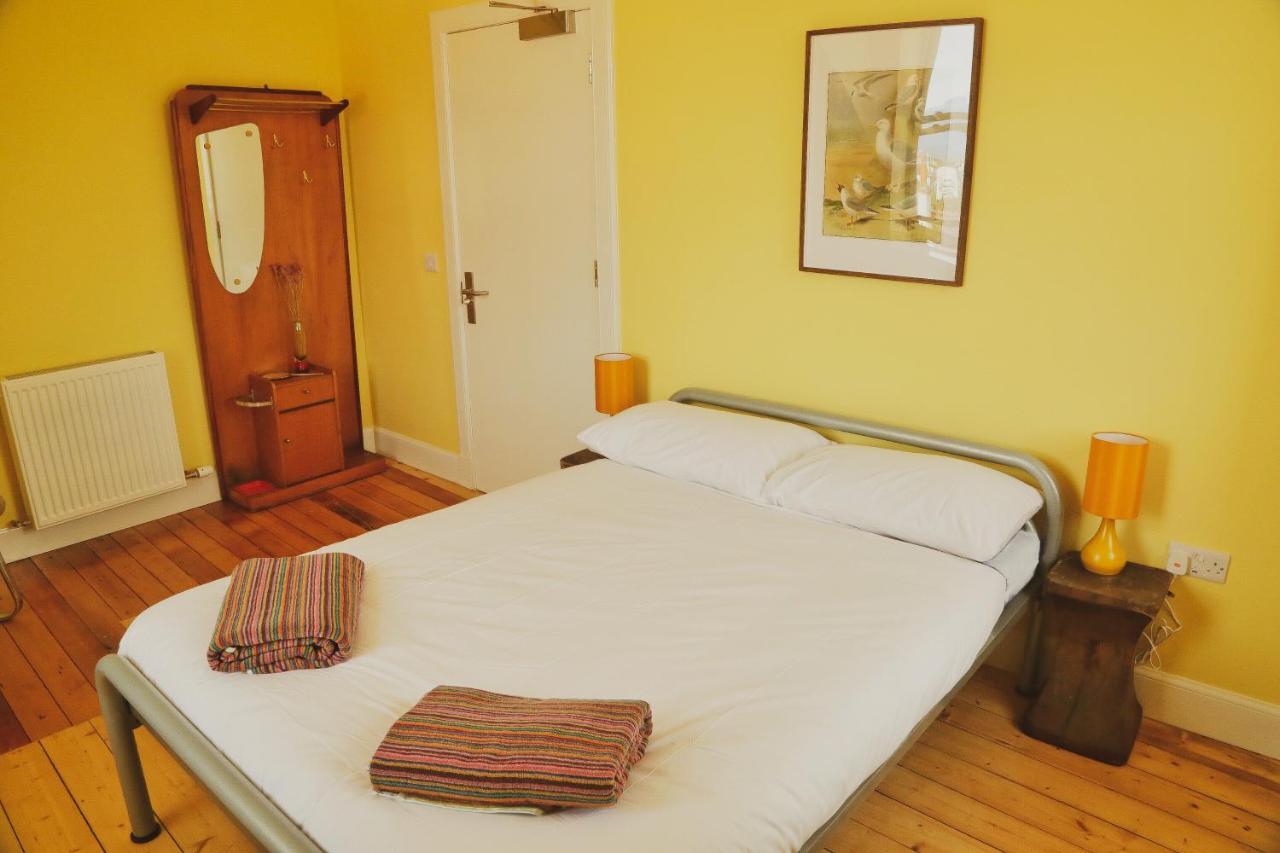 The Dolphin Inn Hostel Данбар Экстерьер фото