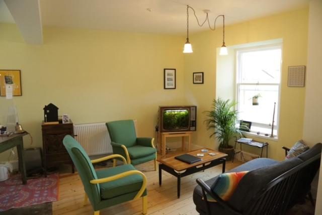 The Dolphin Inn Hostel Данбар Экстерьер фото