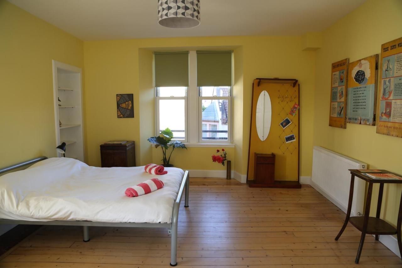 The Dolphin Inn Hostel Данбар Экстерьер фото
